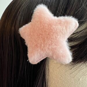 Fluffy furry star hair clip, new, smoke free, pet free